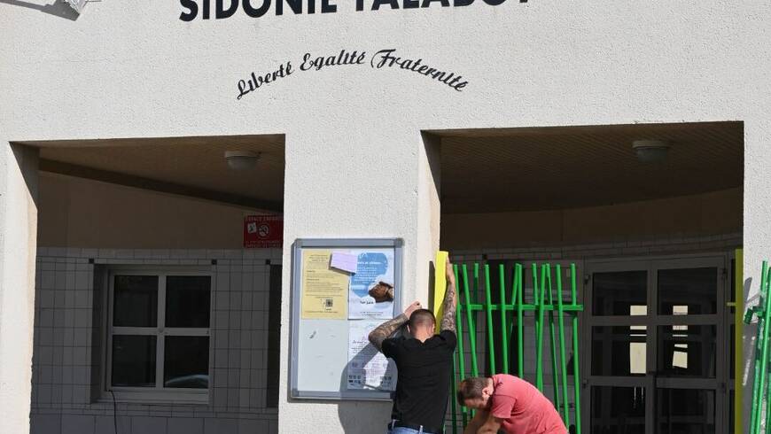 Installation d'un portail devans l'école Sidonie Talabot