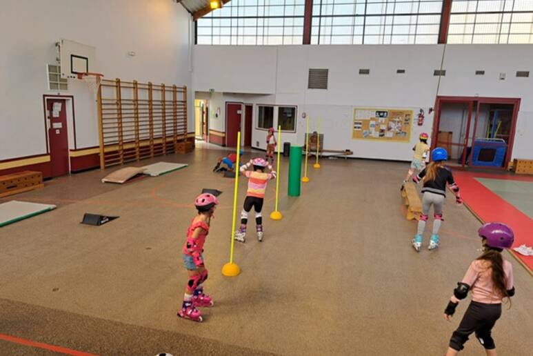Photo d'enfants qui font du roller