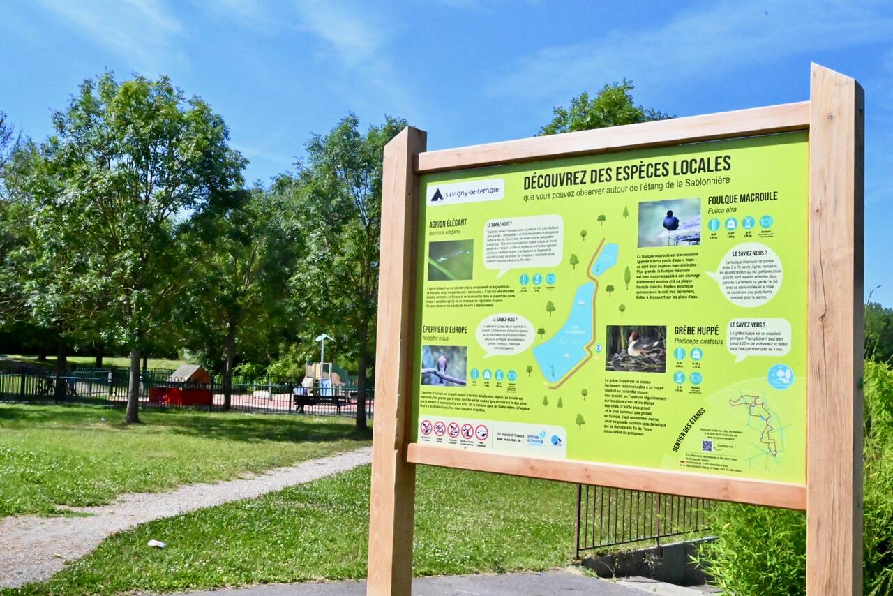 Panneau informatif sur les différentes espèces d'animaux locale que l'ont peut observer autour de l'étang la Sablonnière