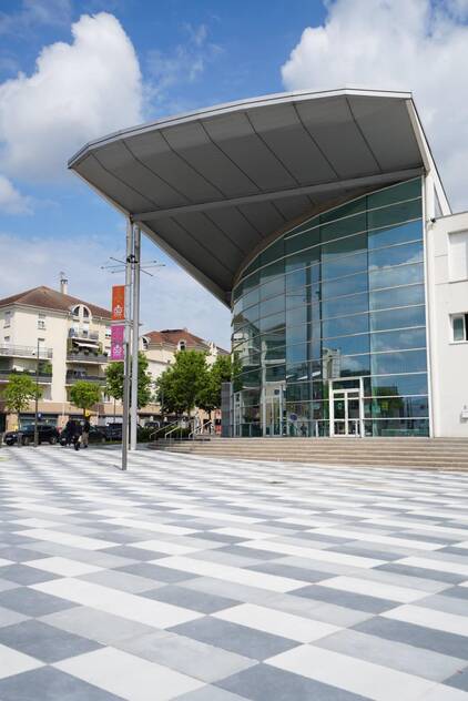 Photo de la place du 19 mars vue sur le Millénaire